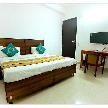 Gupta Residency Near Ajnara Heritage نويدا المظهر الخارجي الصورة